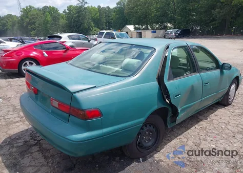 1998 Toyota Camry Le from USA, damaged, VIN 4T1BG22KXWU302438